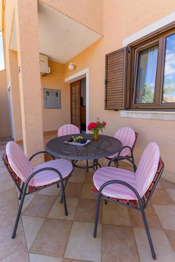 Apartments Marina Veskovic Nerezine Exterior photo